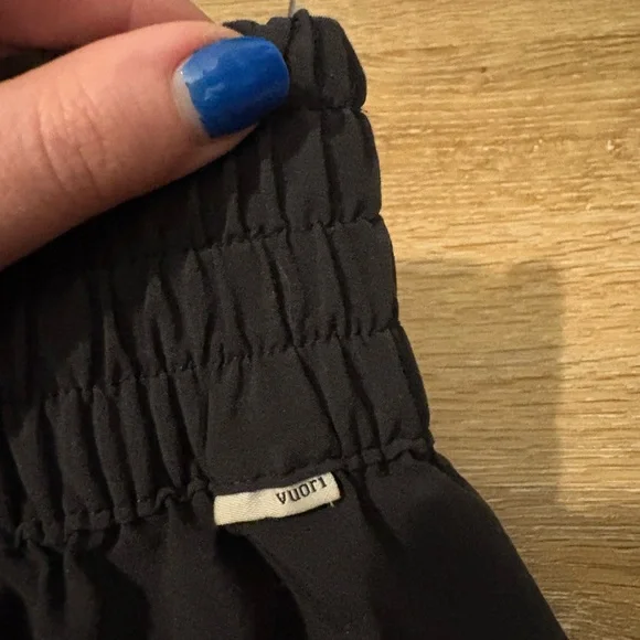 Vuori Villa Shorts High-Rise Relaxed Fit with 3” Inseam in Black - Picture 8 of 10